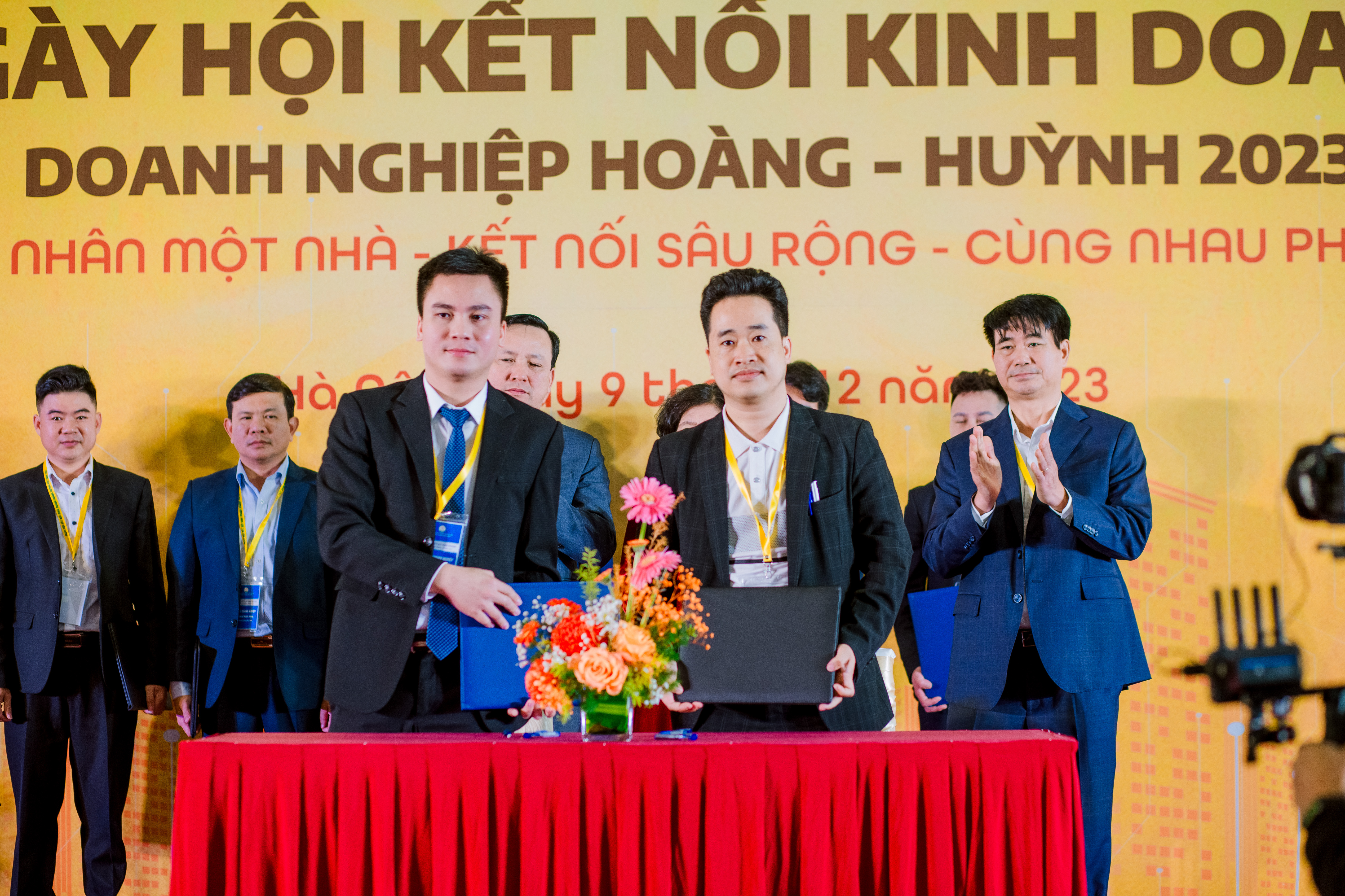Lễ ký kết hợp tác giữa MBT và Doanh nghiệp của Dòng họ Hoàng - Huỳnh Việt Nam
